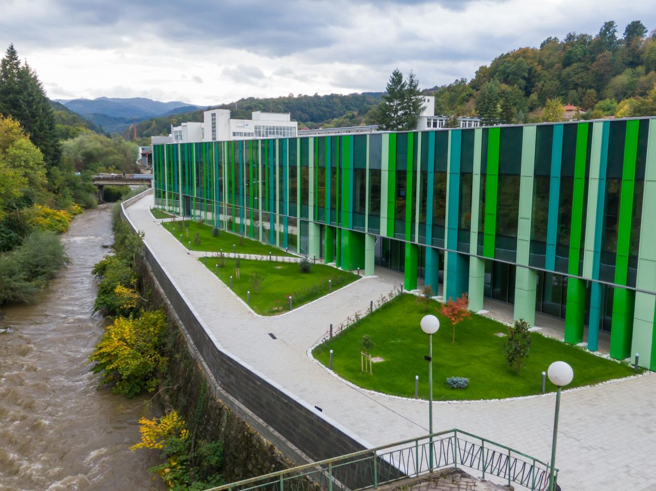 Парк и сграда Тератицит